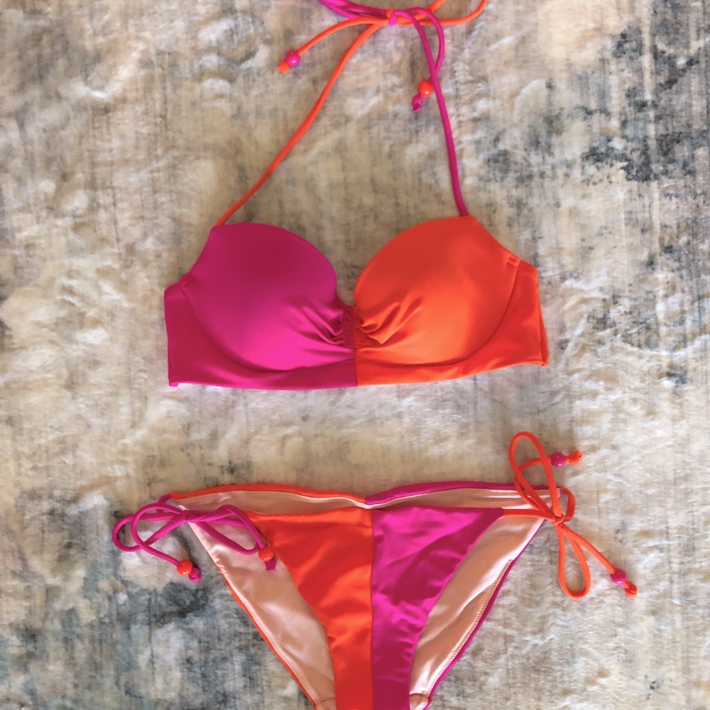Victoria’s Secret Bikini: 32 B, Small
